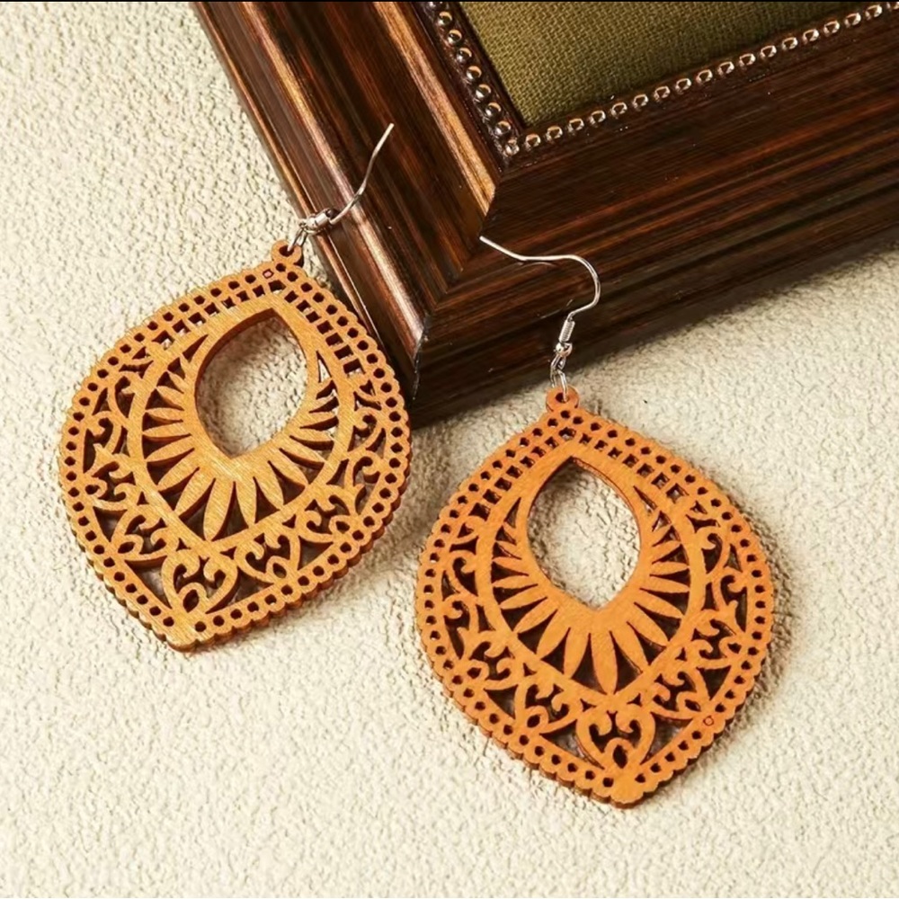 Hollow Water Drop Shape Earrings